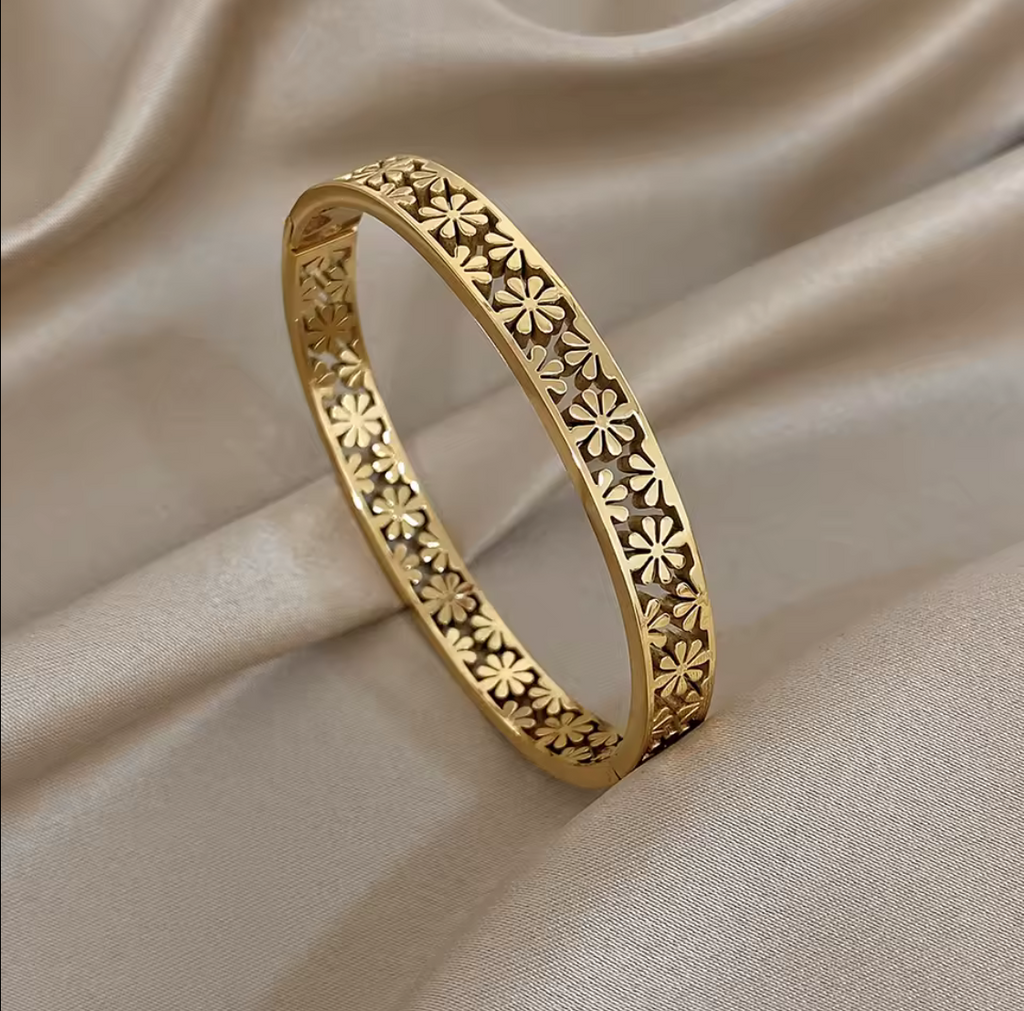 18K Gold Plated Floral Daisy Bangle Set