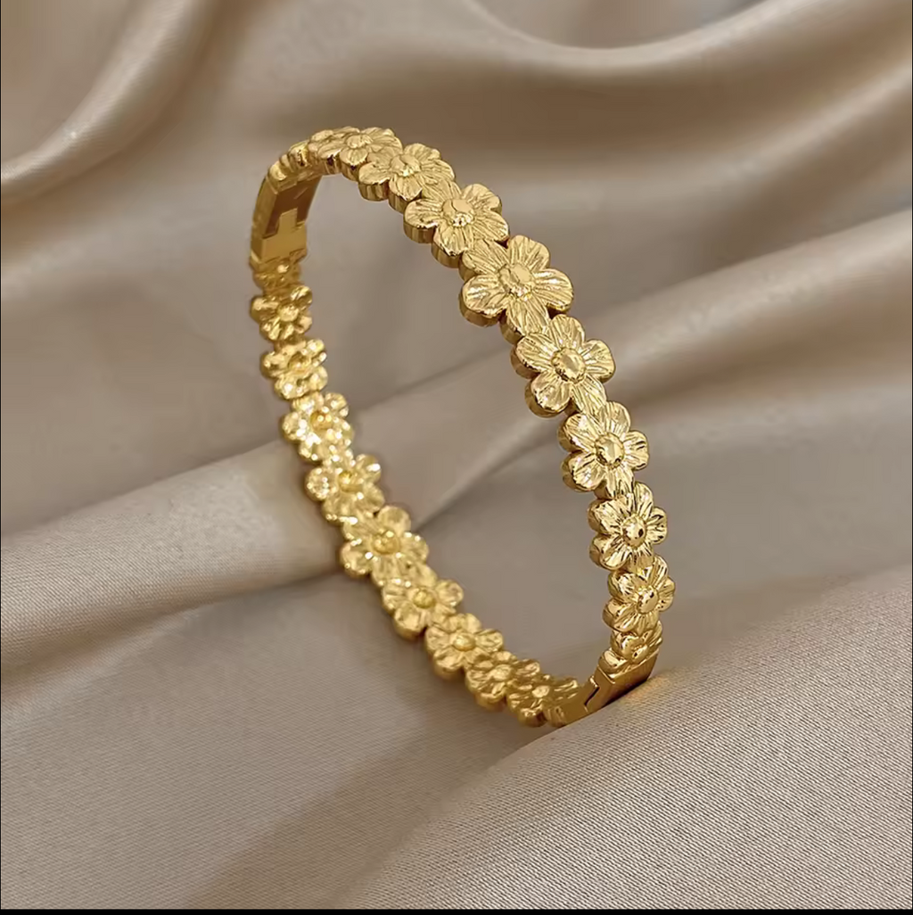 18K Gold Plated Floral Daisy Bangle Set